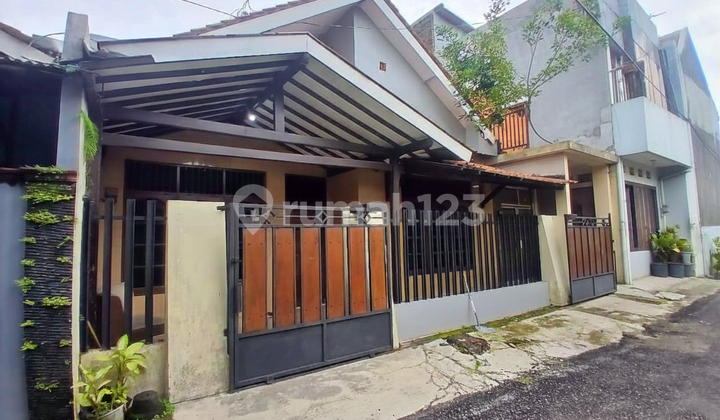 Strategic Well-Maintained House Near St. Purwosari, Solo City 2