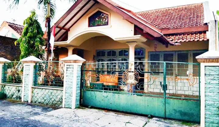 Rumah Second Luas Dekat Mall Luwes Gentan