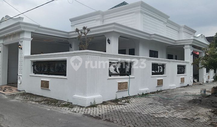 Rumah Classic Mewah Semi Furnish Deket Superindo Kartasura