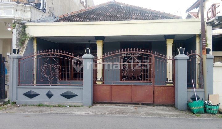 Strategic Rental House Near Solo Square Mall