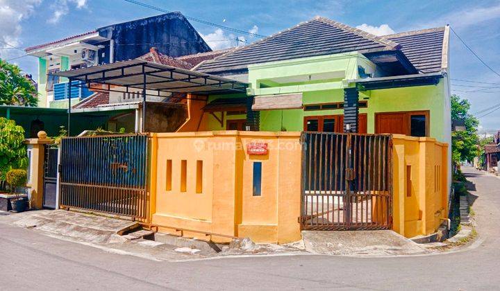 Rumah Hook Bagus Lingkungan Nyaman dekat ke Tol Klodran 1