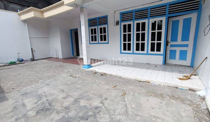 Rumah Second Bagus Dekat Kampus UNS dan Moewardi Solo 2