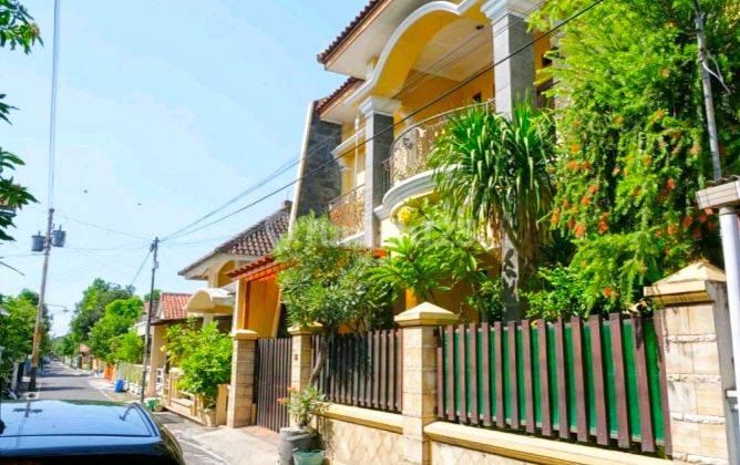 Rumah 2 Lantai Bagus full furnish  dekat  Luwes Gentan 2