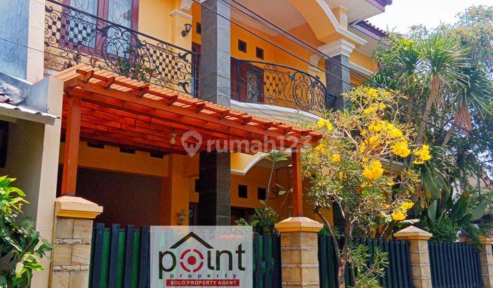 Rumah 2 Lantai Bagus full furnish  dekat  Luwes Gentan 1