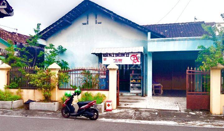 Rumah Second Plus Ruang Usaha Strategis di Solo Kota 1