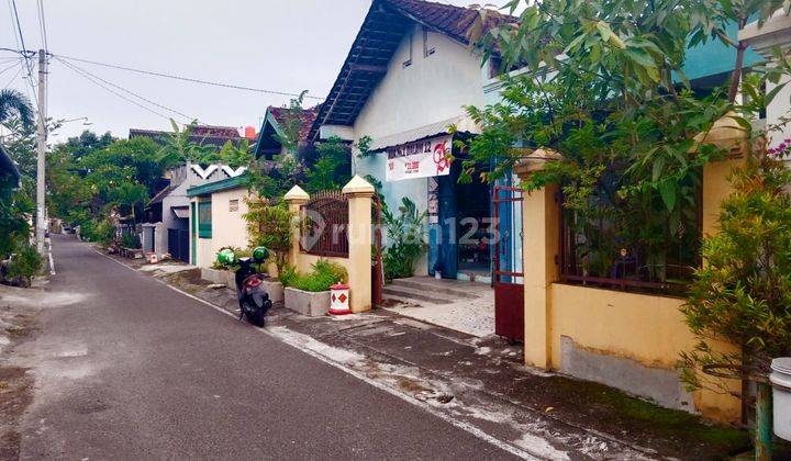 Rumah Second Plus Ruang Usaha Strategis di Solo Kota 2