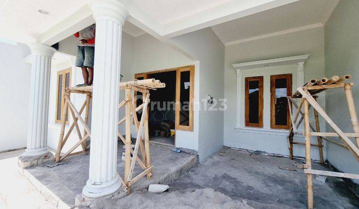 Rumah Cantik  Semi Klasik Proses Finishing di Colomadu 2