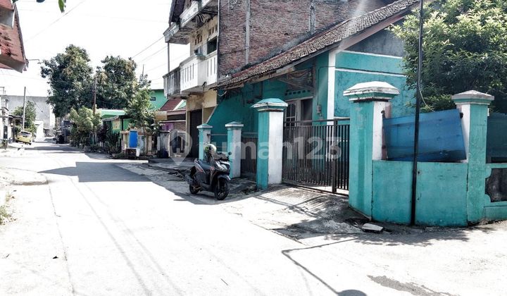 Second-Handing Boarding House Needs Renovation near UMS Campus 2