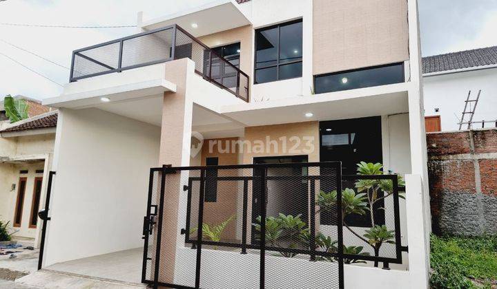 Rumah Minimalis Modern Bagus 2 Lantai di Gentan 1