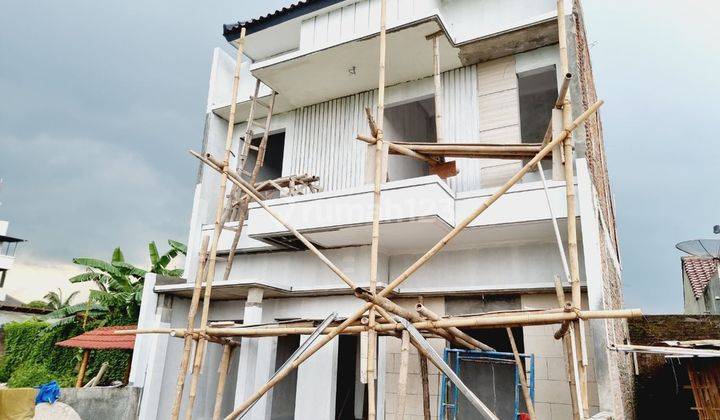 Rumah  2 Lantai Baru Finishing dekat Exit Tol Solo 2