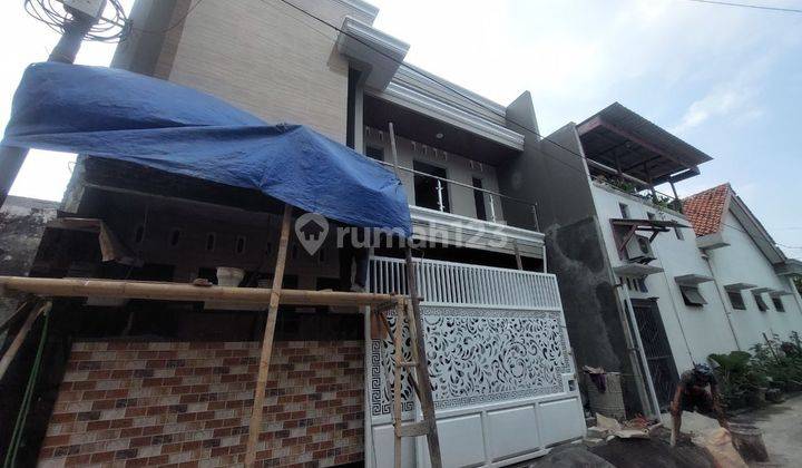 Rumah Modern 2 Lantai proses finishing dekat ke Tol Klodran 2