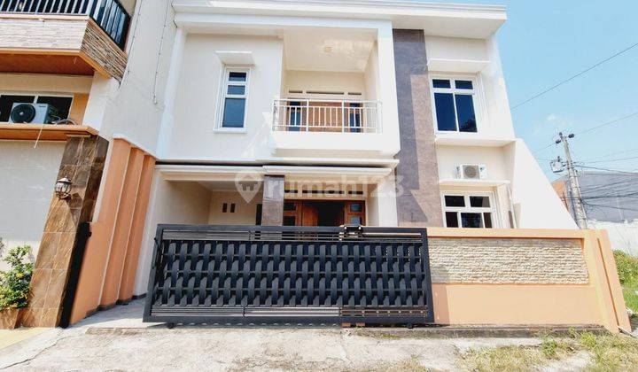 Rumah Cantik 2 Lantai Siap Huni dekat Luwes Gentan 1