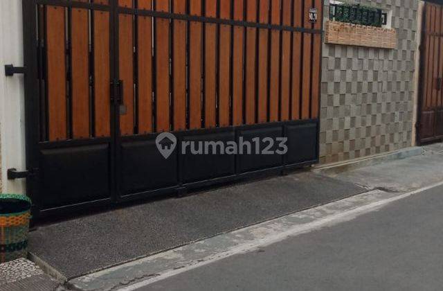 Rumah Mewah 2 Lantai Full Furnish dekat Stadion Manahan 2