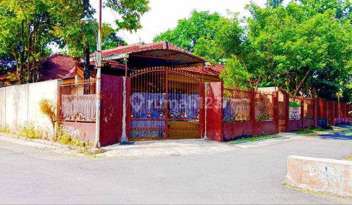 Rumah Hook dan Tanah Perkarangan Murah dekat  ke UMS 1