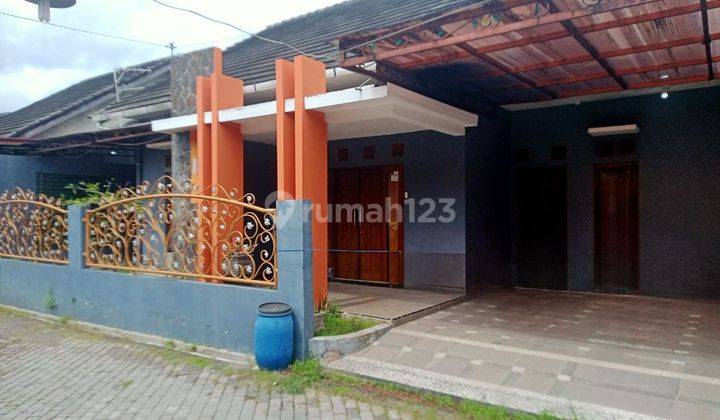 Rumah Cluster Bagus Full Furnish dekat Kampus UMS 1