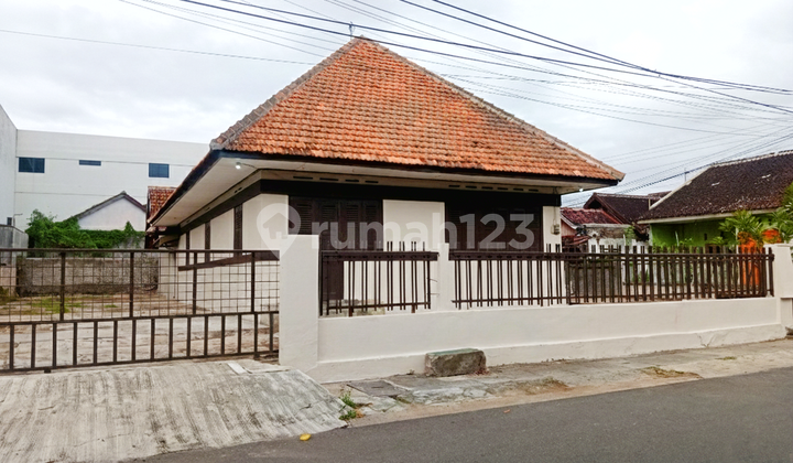 Beautiful Old House for Office and Restaurant in Solo City Beautiful Old House for Office and Restaurant in Solo City