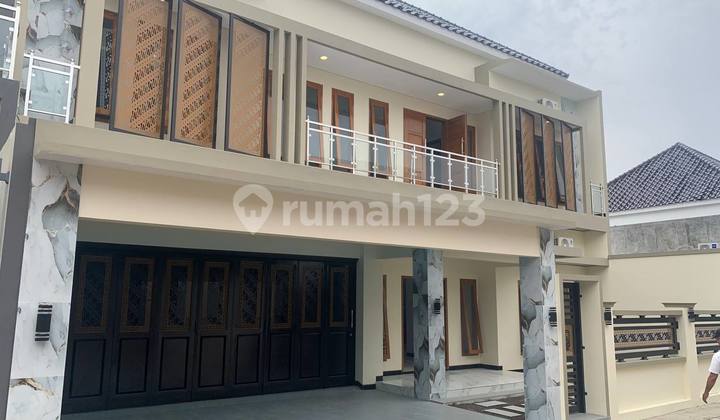 Rumah Mewah 2 Lantai Dekat Ke Rs Dr Oen Solobaru