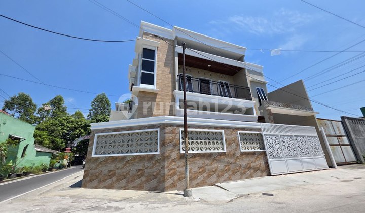 Rumah Mewah 2 Lantai Dekat Ke Kampus Ums