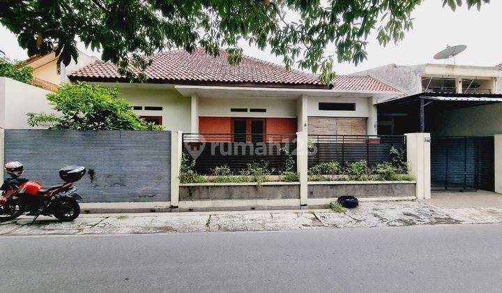 Rumah Mewah Luas Dan Nyaman Dekat Gor Manahan 1