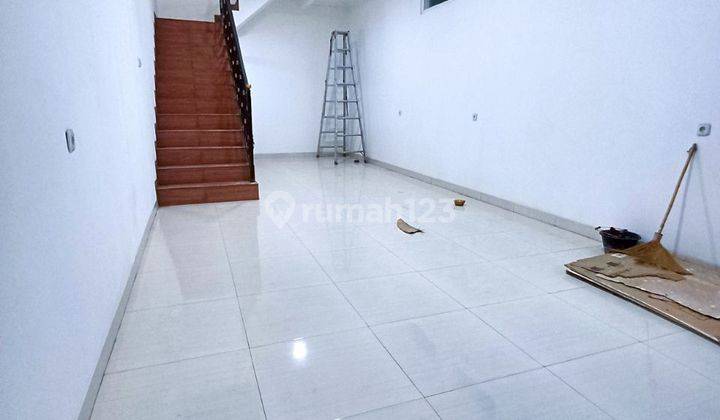 Rumah Baru Strategis 2 Lantai Deket Mall Solo Square 2