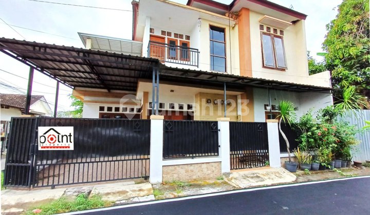 Two-Story Hook House Near Adi Soemarmo Airport, Solo Two-Story Hook House Near Adi Soemarmo Airport, Solo
