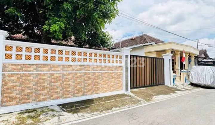 Joglo House Nice Spacious Close to Solo Airport 2