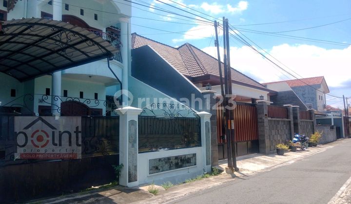Comfortable 2-Storey House Near Solo Toll Exit 2