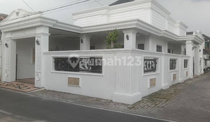 Rumah Hook Mewah Classic Semi Furnish Di Ngemplak Kartasura 2