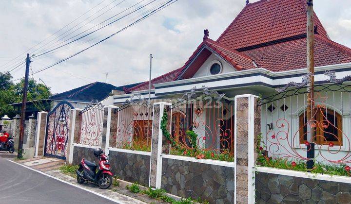 Rumah Second Spek Mewah Dekat Stadion Manahan 2