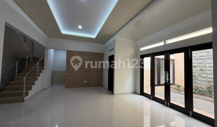 Rumah Mewah Baru Deket Stadion Manahan Surakarta 2