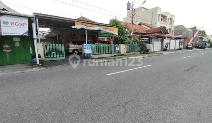 Nice Classic House Near Solo Square Mall 2