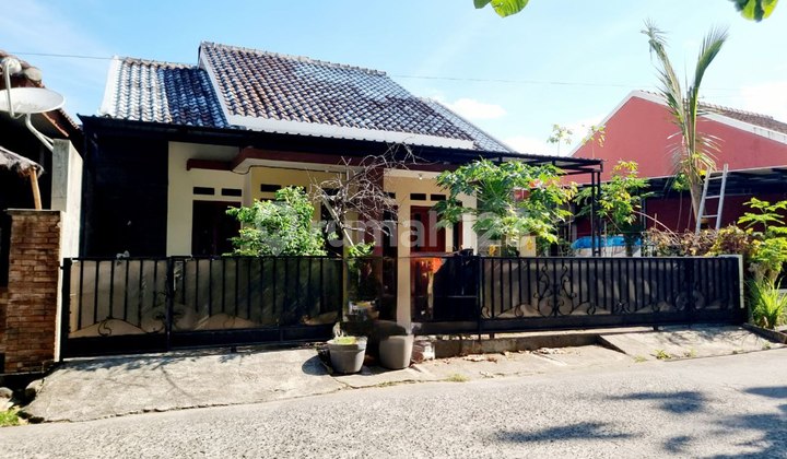 Rumajh Cantik Luas Nyaman Deket ke Exit Tol Klodran Rumajh Cantik Luas Nyaman Deket ke Exit Tol Klodran