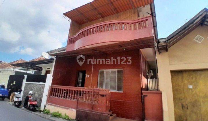 Rumah Second 2 Lantai Dekat Pasar Klewer 1