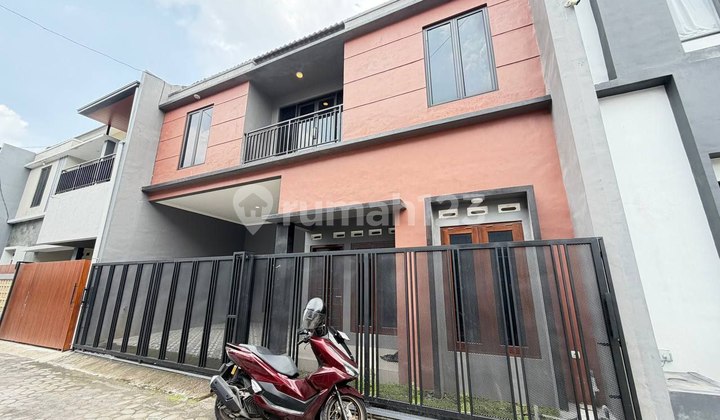 Rumah Cluster Cantik 2Lt di Colomadu Dekat Solo 2