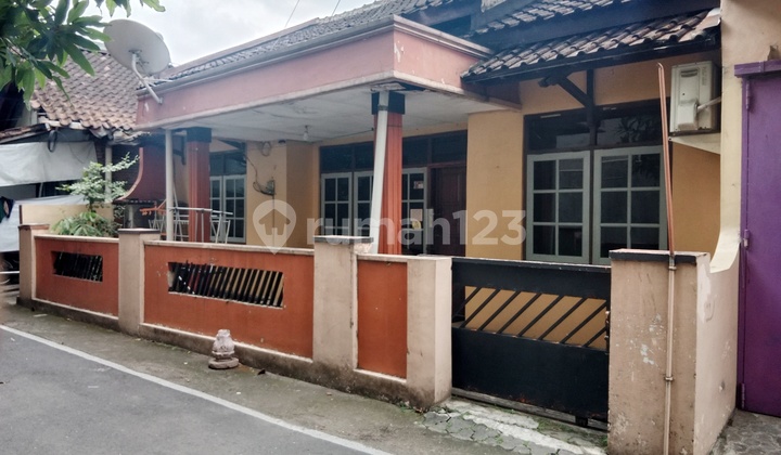 Rumah Second Terawat Dekat Ke Mall Solo Squre Rumah Second Terawat Dekat Ke Mall Solo Squre