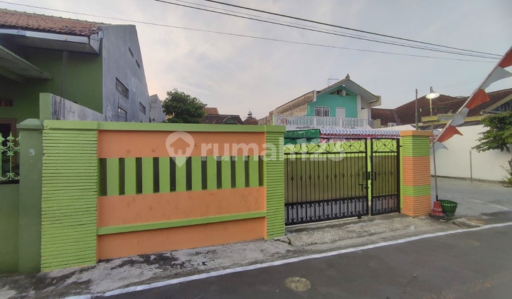 Rumah Second Strategis Dekat Mall Luwes Gentan