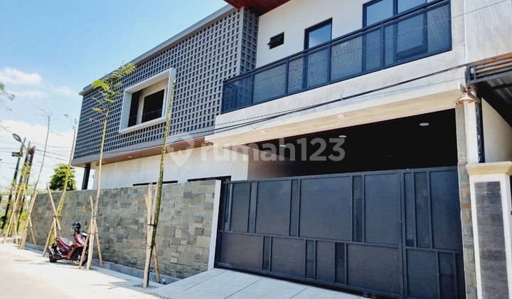 2-Story Luxury House with Pool in Solo City 1