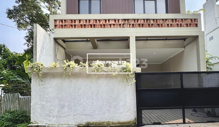 For Sale Semi-Furnished House in Cirendeu Area Near Lebak Bulus MRT