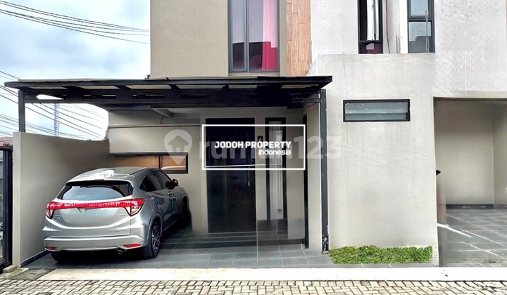 Selling Semi-Furnished Second House in Pamulang Area, Strategic Location.