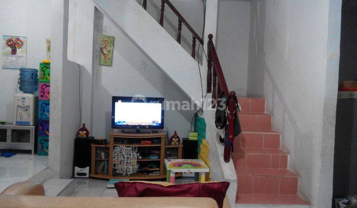 Rumah Strategis Beji Timur 2 Lantai 3 Kamar Tidur Semi Furnished 6