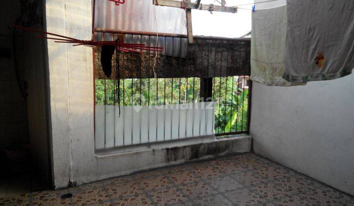 Rumah Strategis Beji Timur 2 Lantai 3 Kamar Tidur Semi Furnished 8