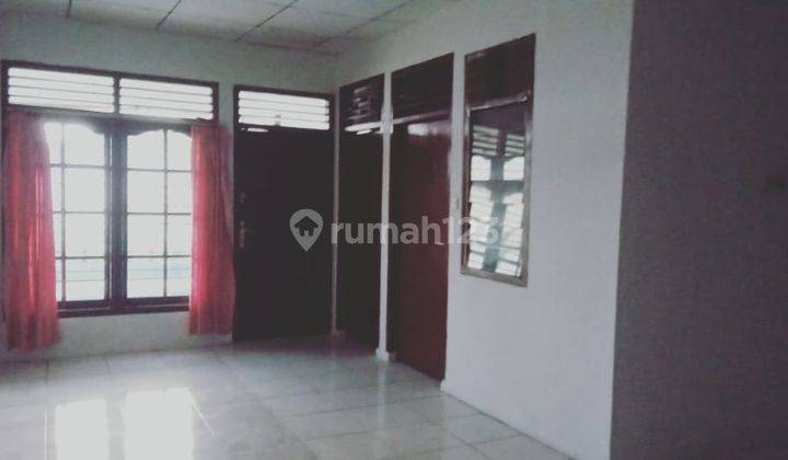 Rumah Strategis Beji Timur 2 Lantai 3 Kamar Tidur Semi Furnished 9