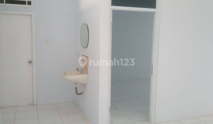 Disewakan rumah bagus siap pakai daerah taman surya 4