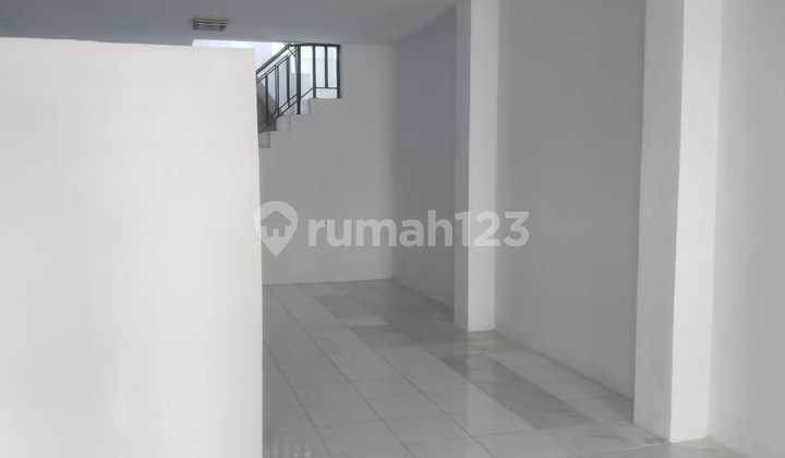 Disewakan rumah bagus siap pakai daerah taman surya 6