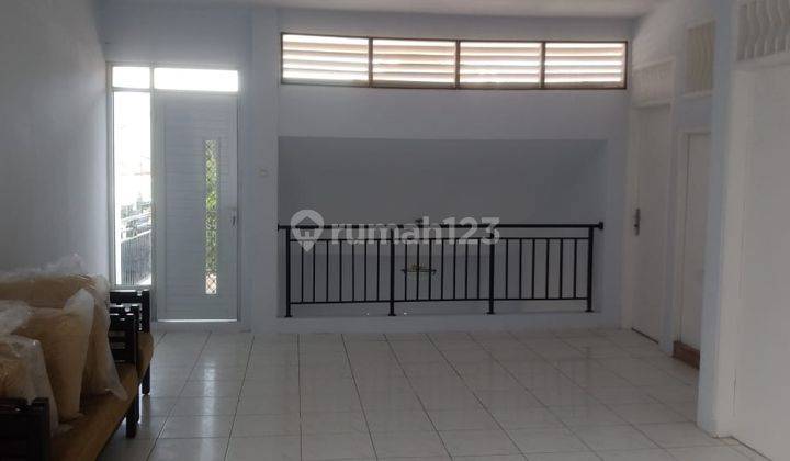 Disewakan rumah bagus siap pakai daerah taman surya 12