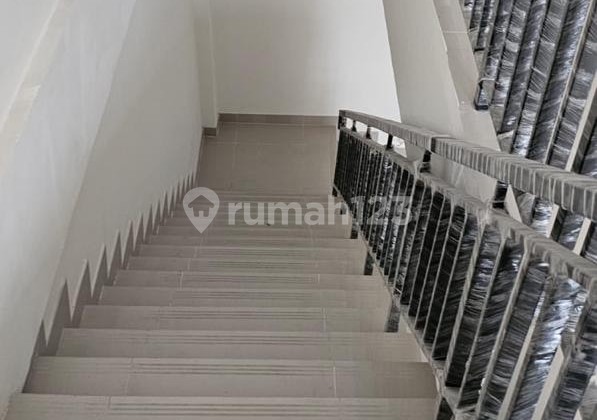 For Rent 4-Storey Shop House in Sedayu City, Busy Location 2