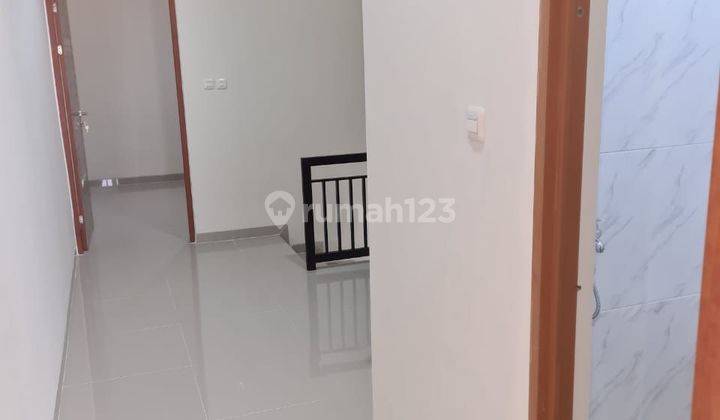 Rumah 2 Lantai Bagus Semi Furnished di Taman Ratu, Jakarta Barat 2