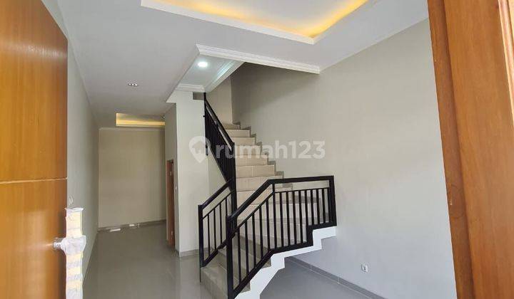 Rumah 2 Lantai Bagus Semi Furnished di Taman Ratu, Jakarta Barat 1