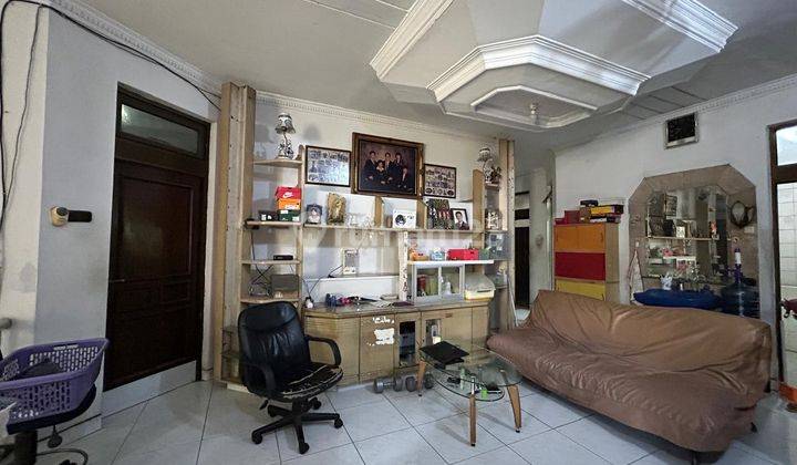 Rumah 2 Lantai Bagus Semi Furnished SHM di Cideng, Jakarta Pusat 2