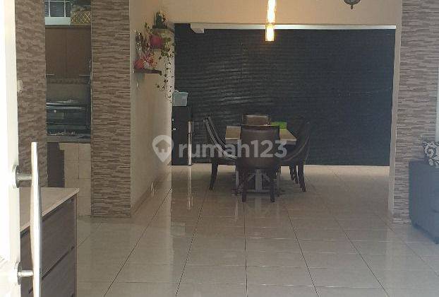 Rumah 2 Lantai Bagus Semi Furnished SHM di Kelapa Gading, Jakarta Utara 1